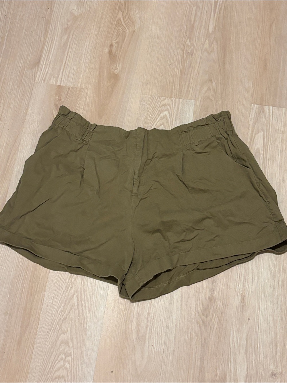 Cider Olive Green High-Waist Casual Shorts